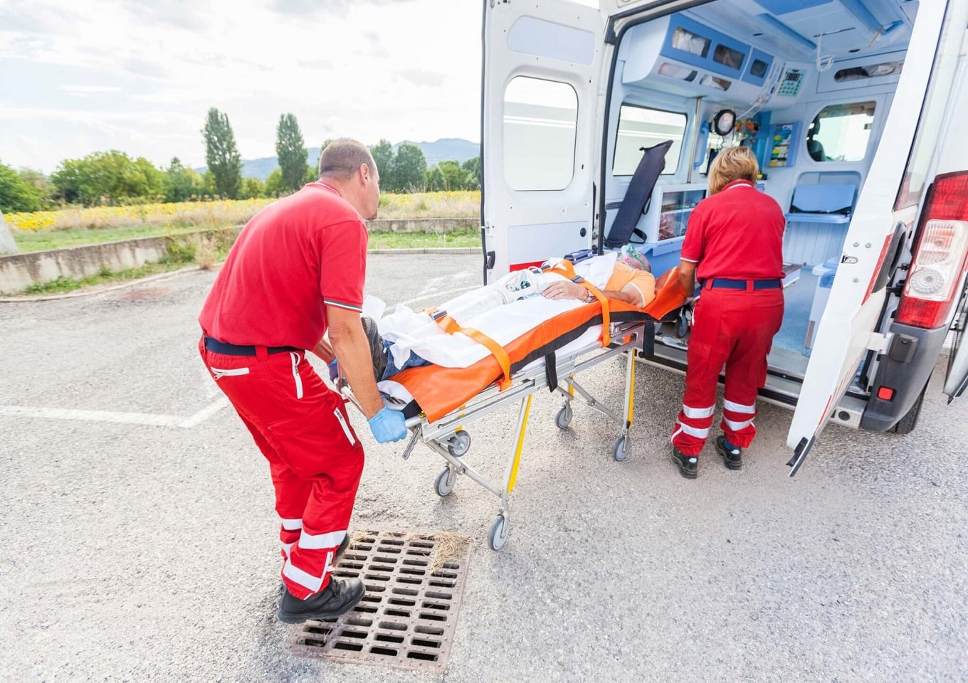 Медицинский персонал имеет необходимую подготовку и опыт работы с пациентами в транспорте
