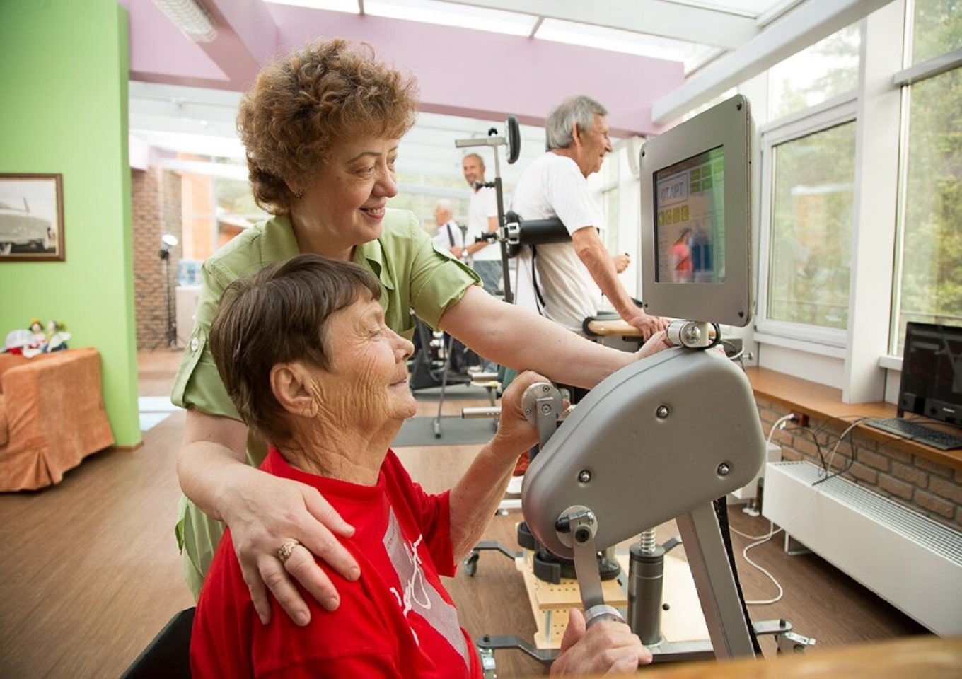 Описание основных преимуществ и пользы реабилитации в пансионате для пожилых людей после инфаркта.