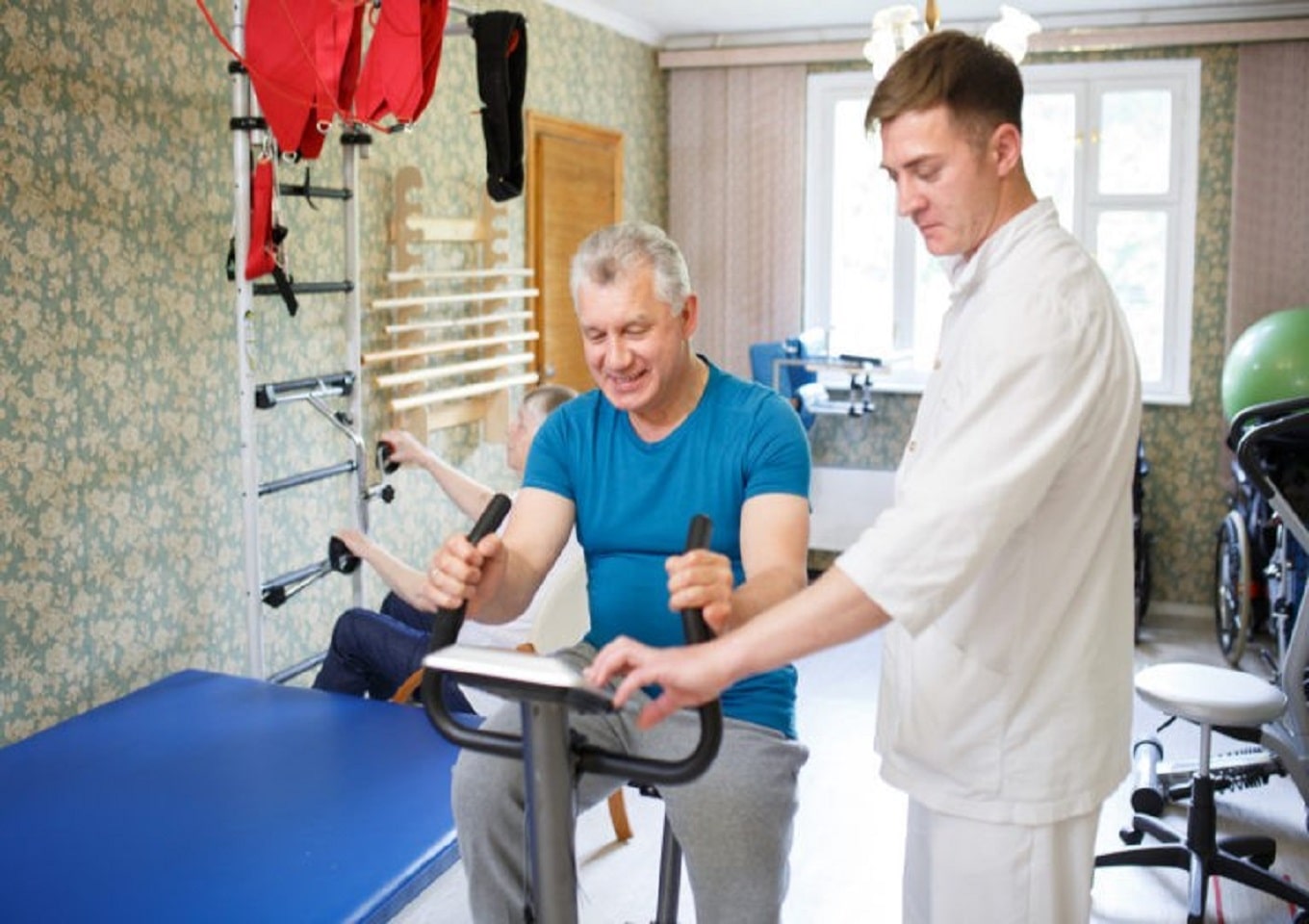 Реабилитация пожилых после инсульта в пансионате является эффективным и целостным подходом