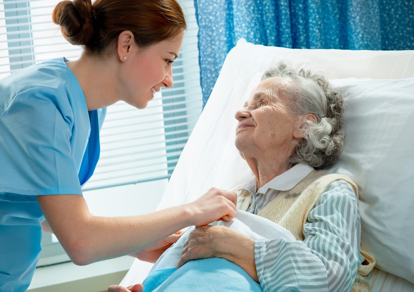 Роль и обязанности сиделки для лежачих больных