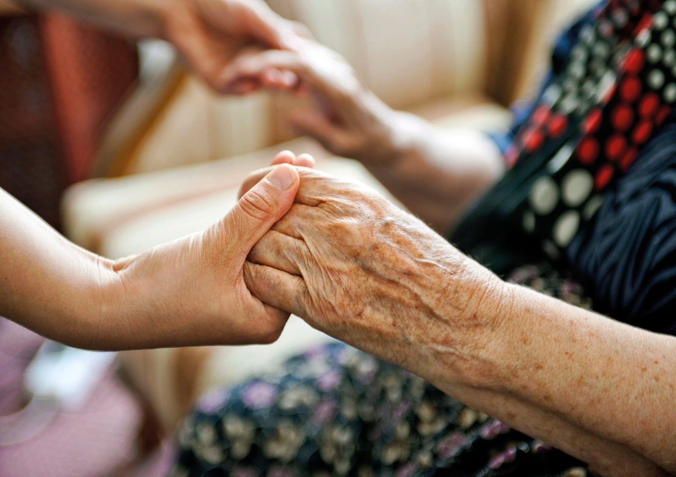 Роль сиделки для престарелых лежачих больных