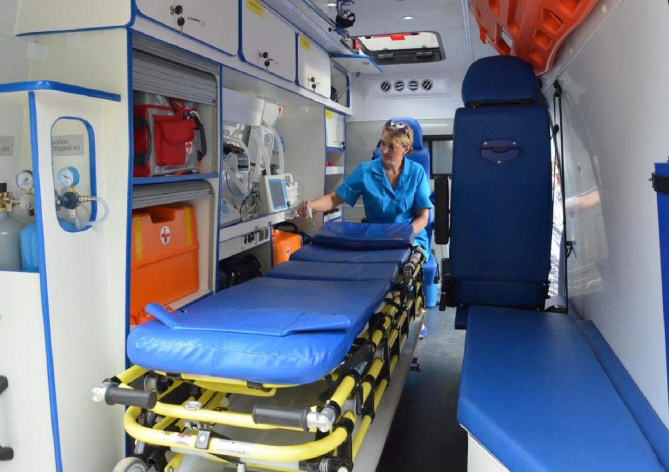 Обеспечение медицинской помощи во время перевозки лежачих больных