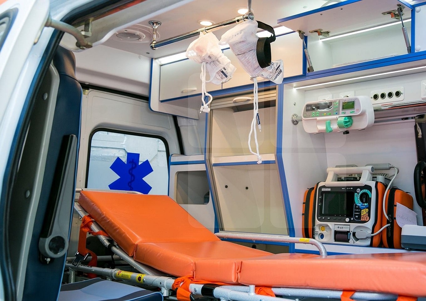 Профессиональная медицинская помощь при перевозке лежачих больных