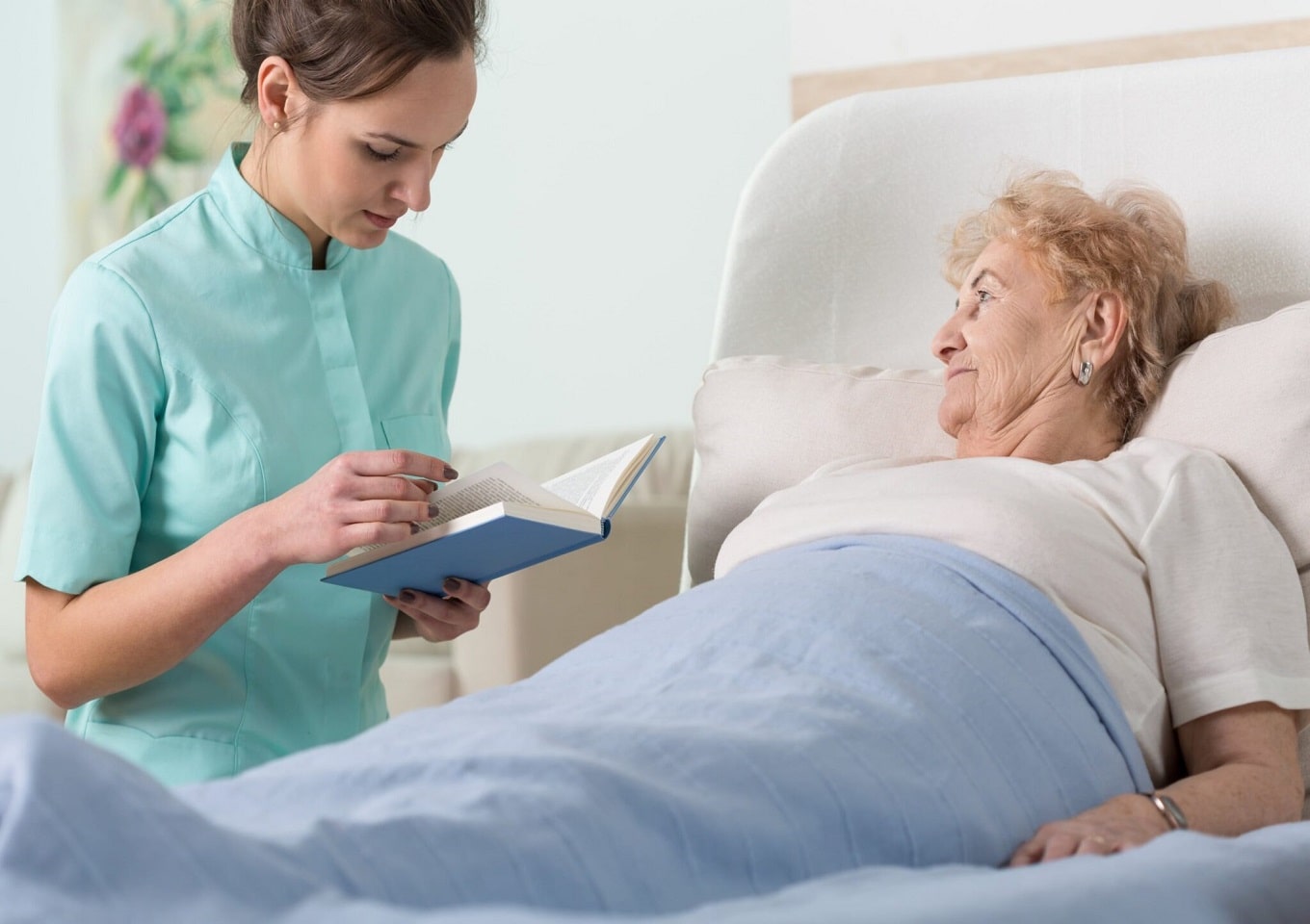 Роль сиделки для лежачих больных